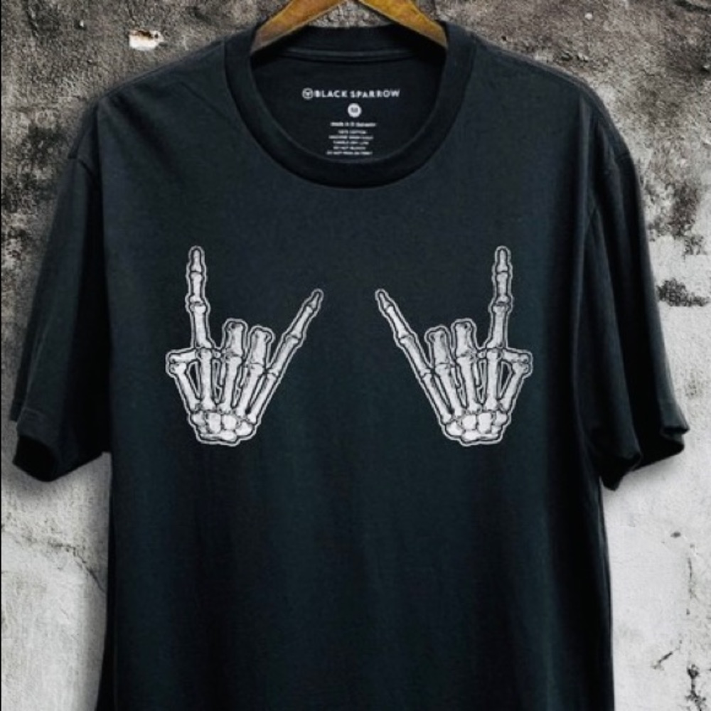 HALLOWEEN T-SHIRT! Only a few sizes left!! 💀